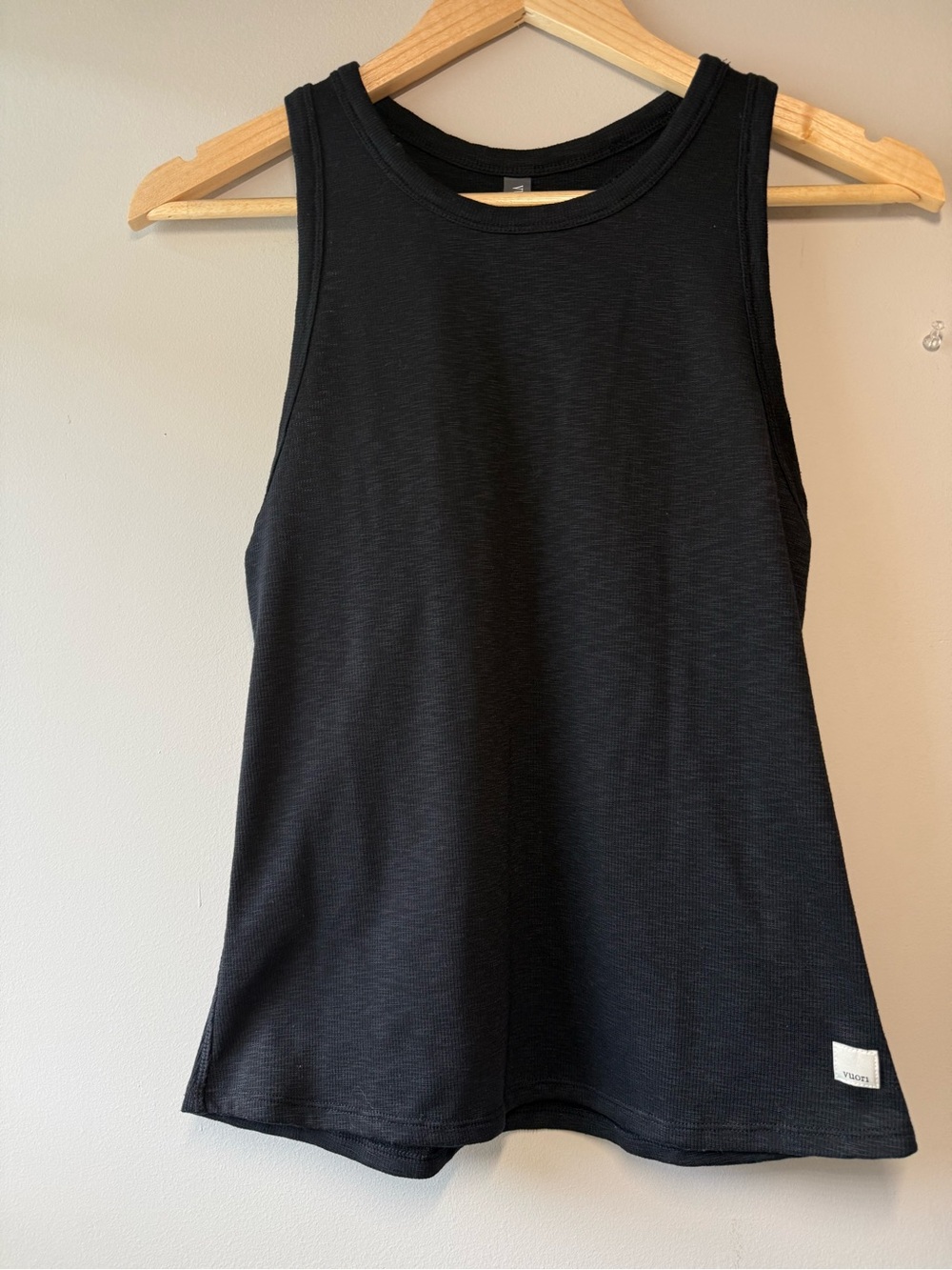 Women's Medium Black Tank Top by Vuori